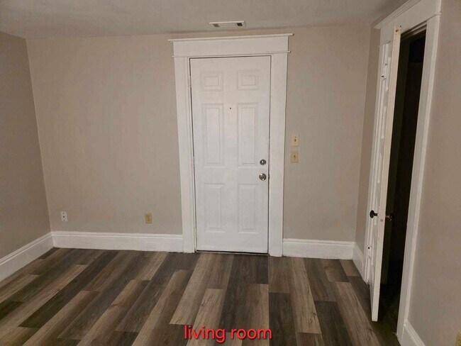 Building Photo - 1332 Poplar Pl