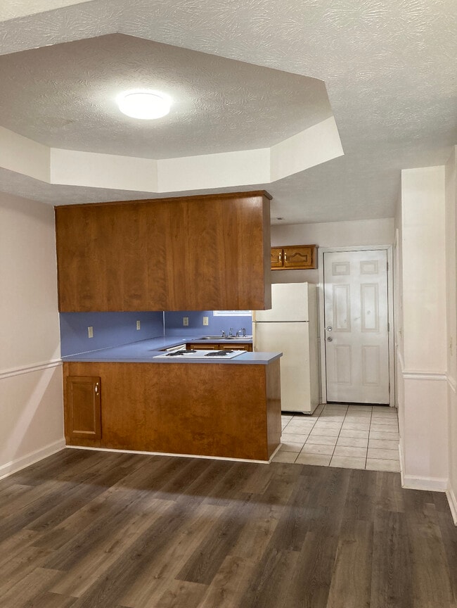 livingroom kitchen - 2930 Lee Rd 430