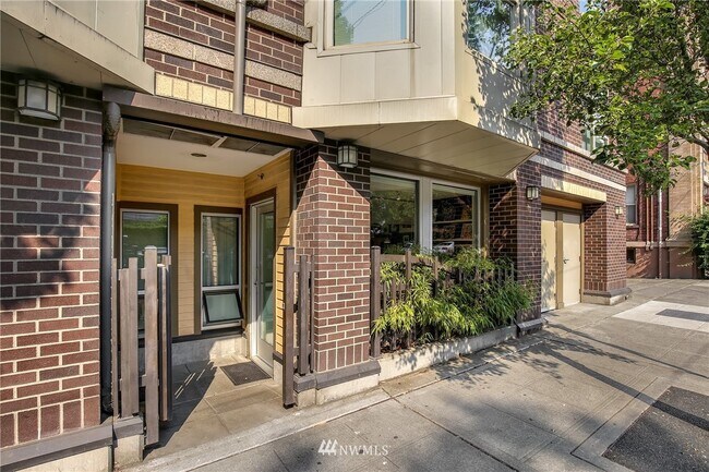 Building Photo - 1607 15th Ave