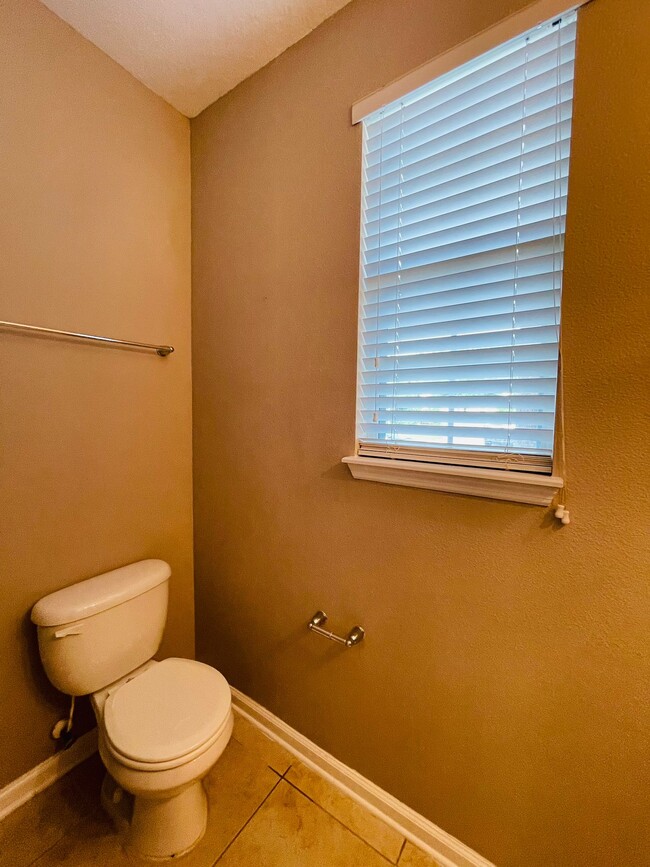 Building Photo - 625 Oakleaf Plantation Pkwy