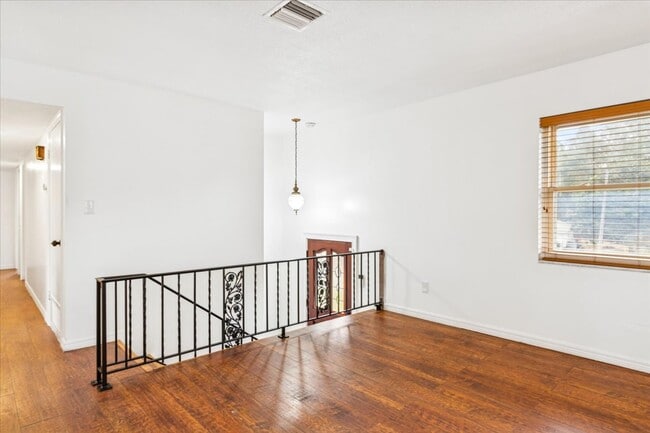 Foto del edificio - 521 Brookside Cir