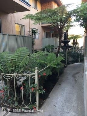 Foto del edificio - 6566 W Fountain Ave