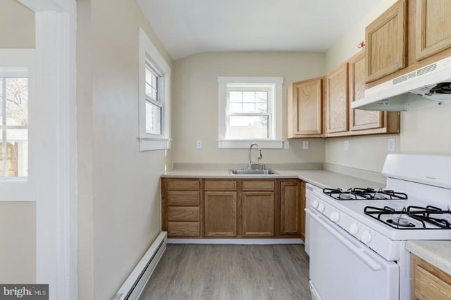 Building Photo - 811 Thayer Ave