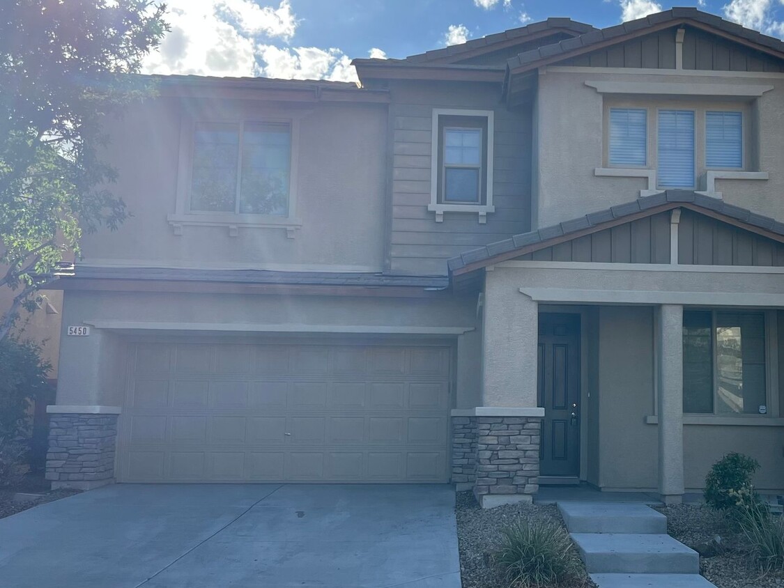 Primary Photo - Spacious and open floorplan!