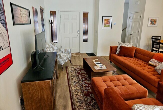 Foto del edificio - 3001 E Butler Ave