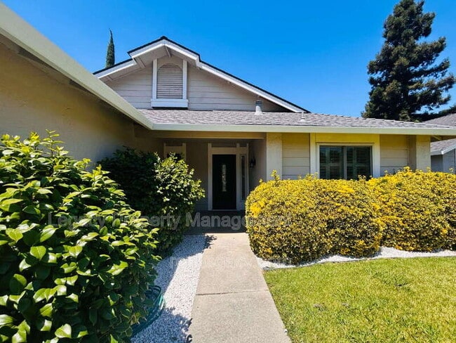 Building Photo - 3047 Mill Oak Way