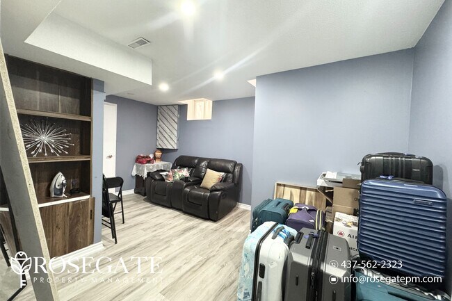 Photo du bâtiment - Spacious 2-Bedroom Basement Unit in Missis...