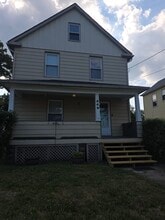 Building Photo - 449 7th St
