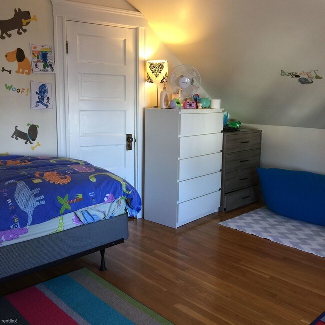 Foto del edificio - 5 br, 3 bath  - 182 Maplewood St