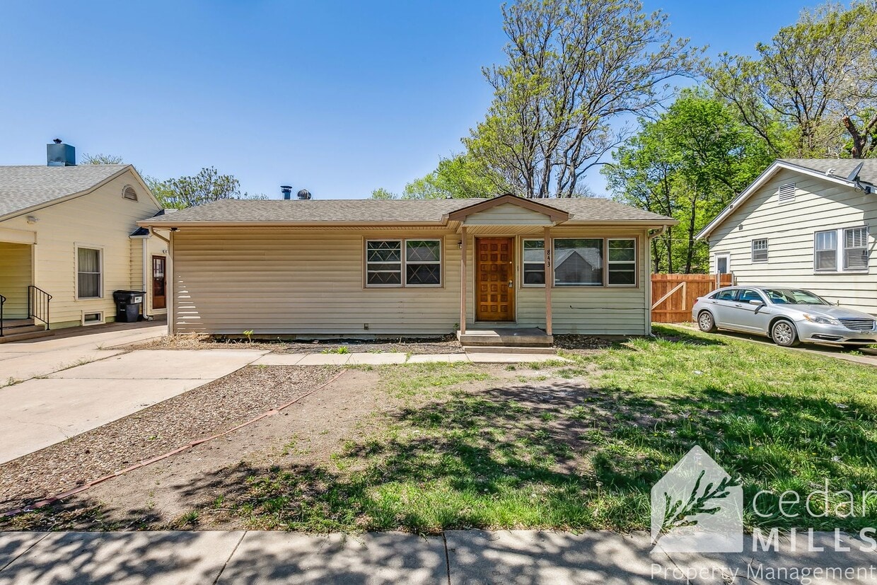 Primary Photo - 3 Bedroom with Den and 2 Car Garage!