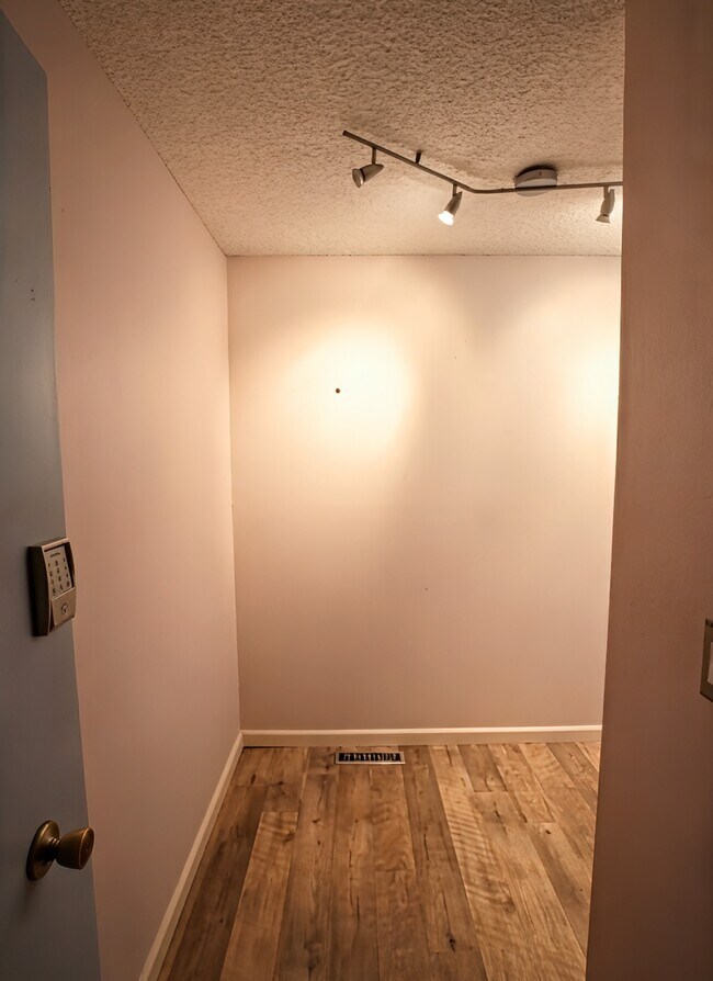 Entrada - 3711 26th Pl W