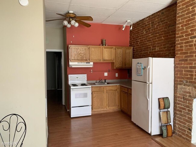 Foto del edificio - 1 br, 1 bath Apartment - 2103 Maryland Ave