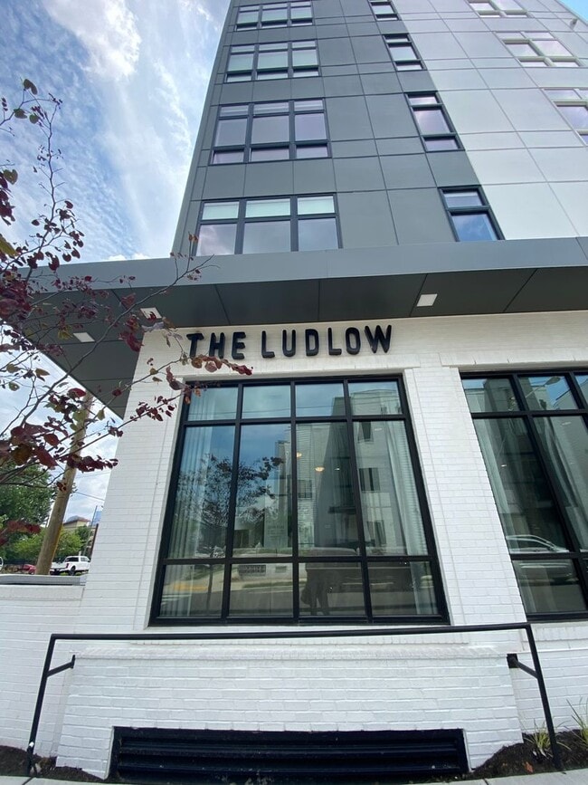 Building Photo - Ludlow Studio in Historic Buena Vista!