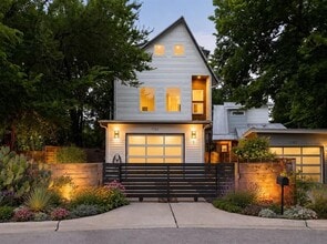 Building Photo - 1182 Oak Grove Ave
