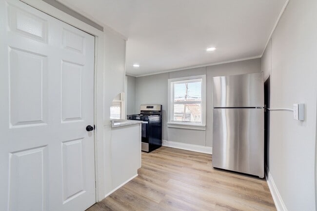 Building Photo - 702 S Trenton Ave