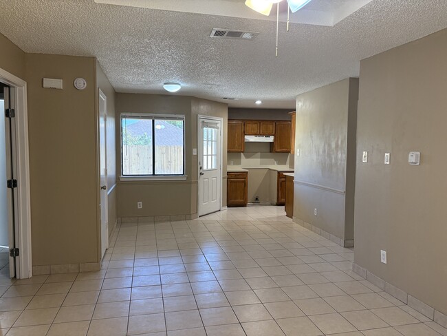 Living/DIning - 716 Long Ct