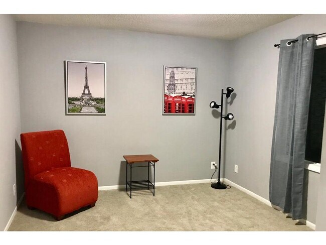 Foto del edificio - 1746 Sumach Ln