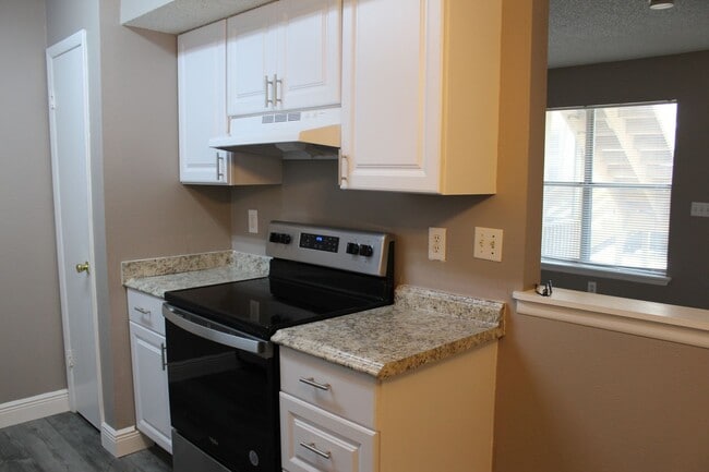 Foto del edificio - 2 bed Condo in Quiet Neighborhood