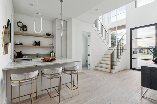 Foto del edificio - 7526 Kenwell St