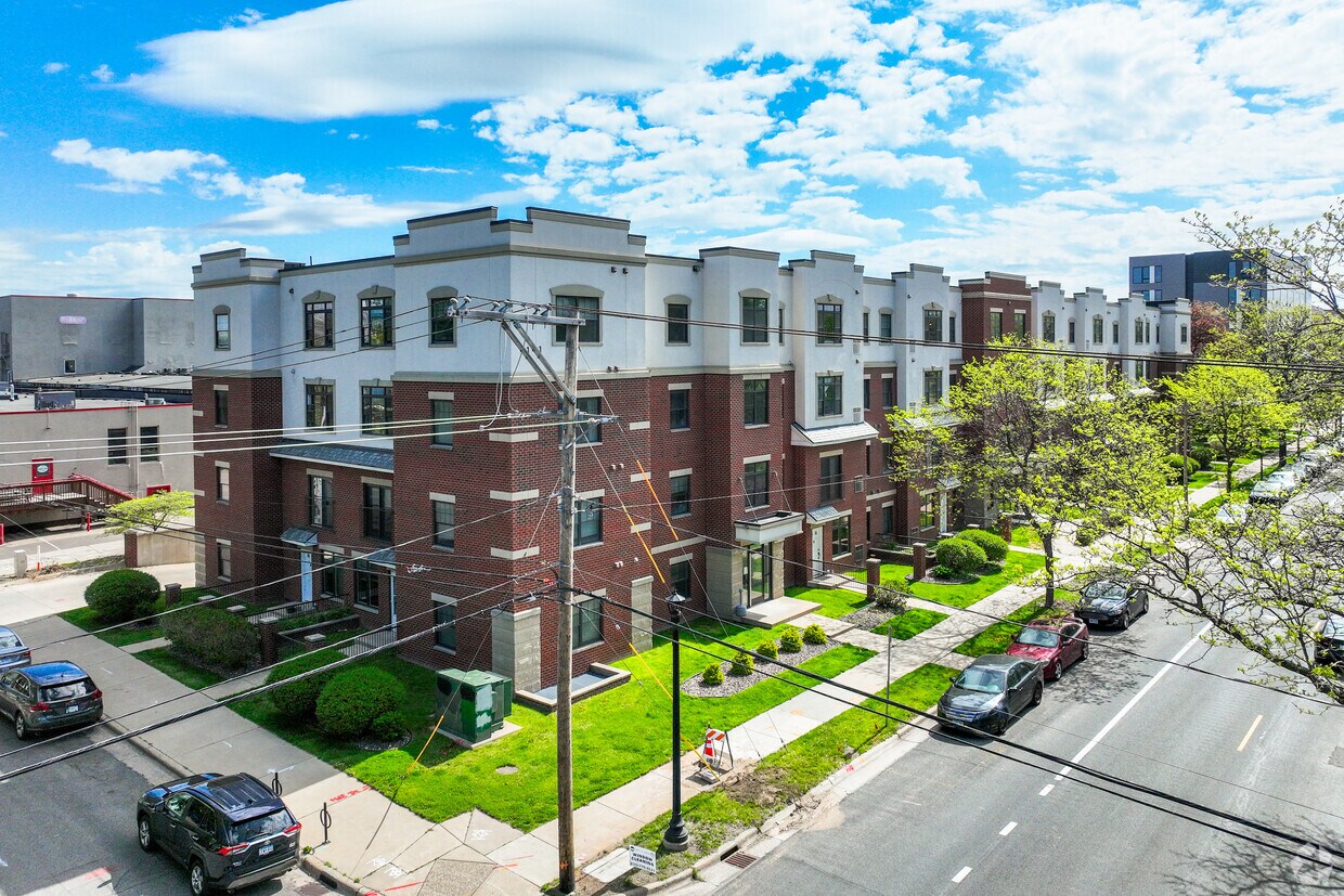 Primary Photo - Mill Trace Condominiums