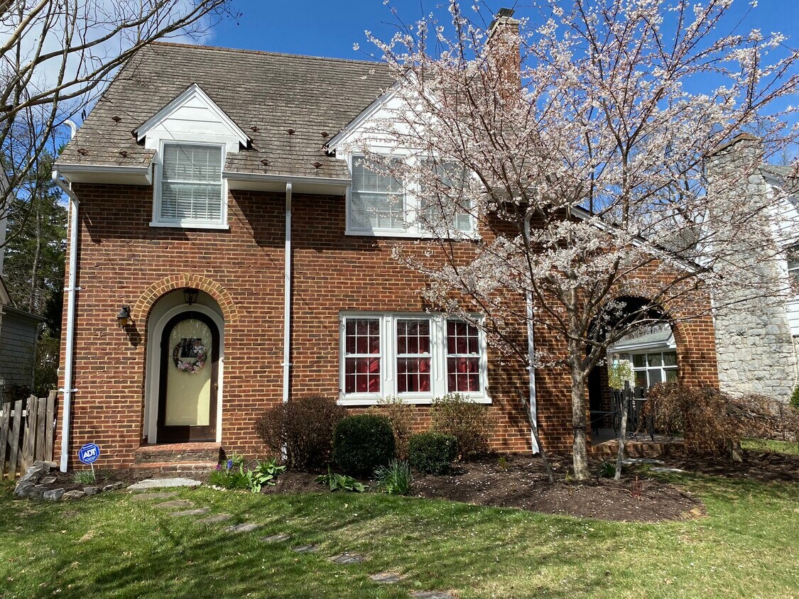 Primary Photo - 401 Courtfield Ave