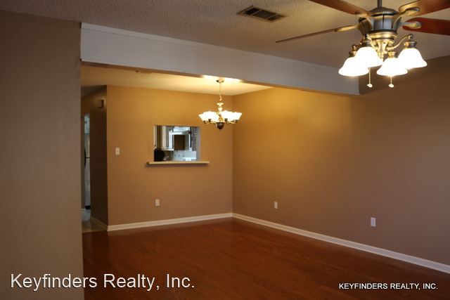 Building Photo - 2 br, 2.5 bath House - 830  Meadow Glen Av...
