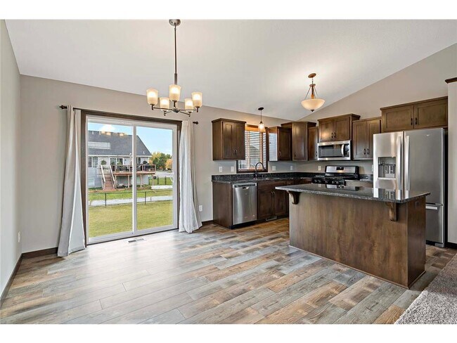 Foto del edificio - 7713 Lambert Cir NE