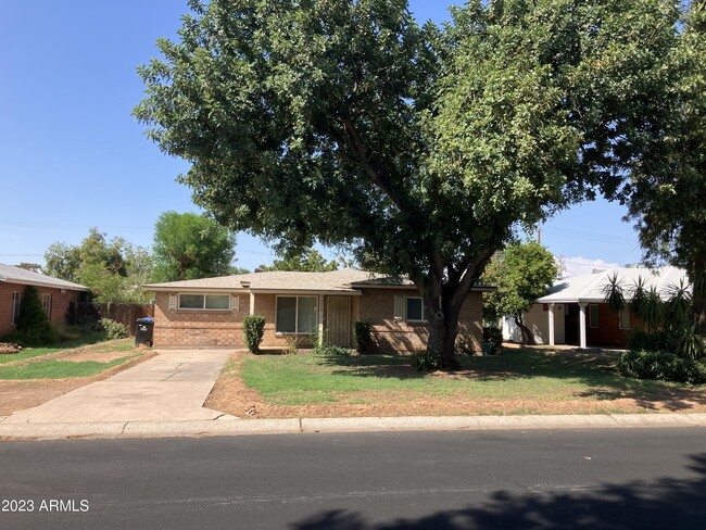 Building Photo - 3012 E Monte Vista Rd