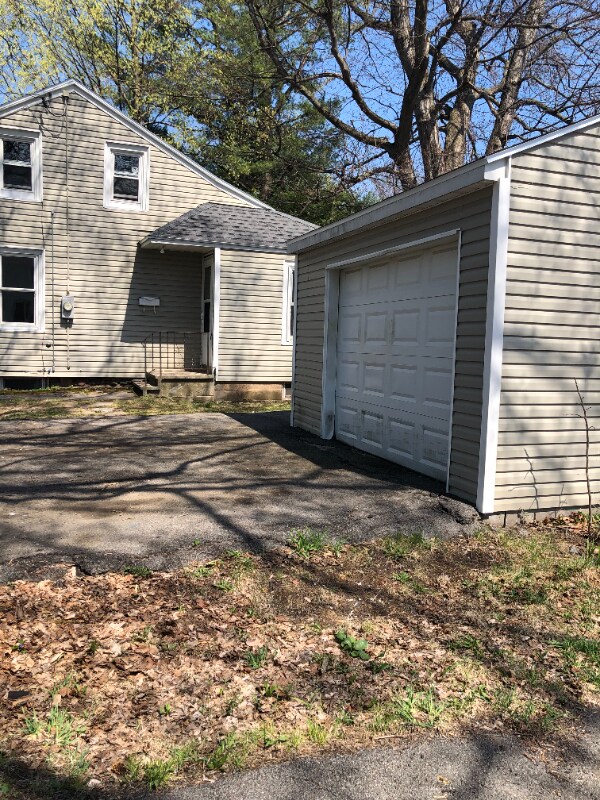 Building Photo - 206 Balsam St