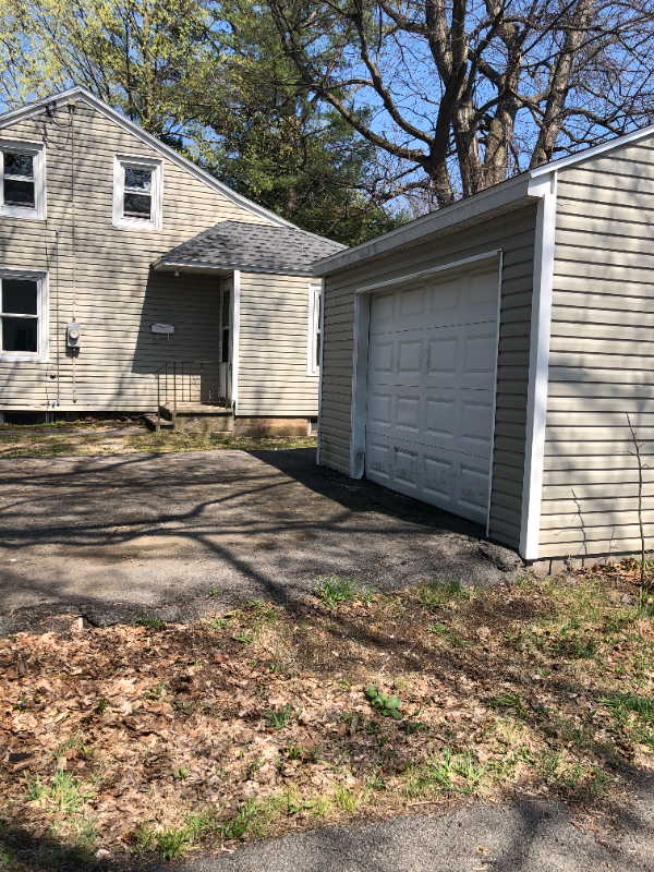 Building Photo - 206 Balsam St
