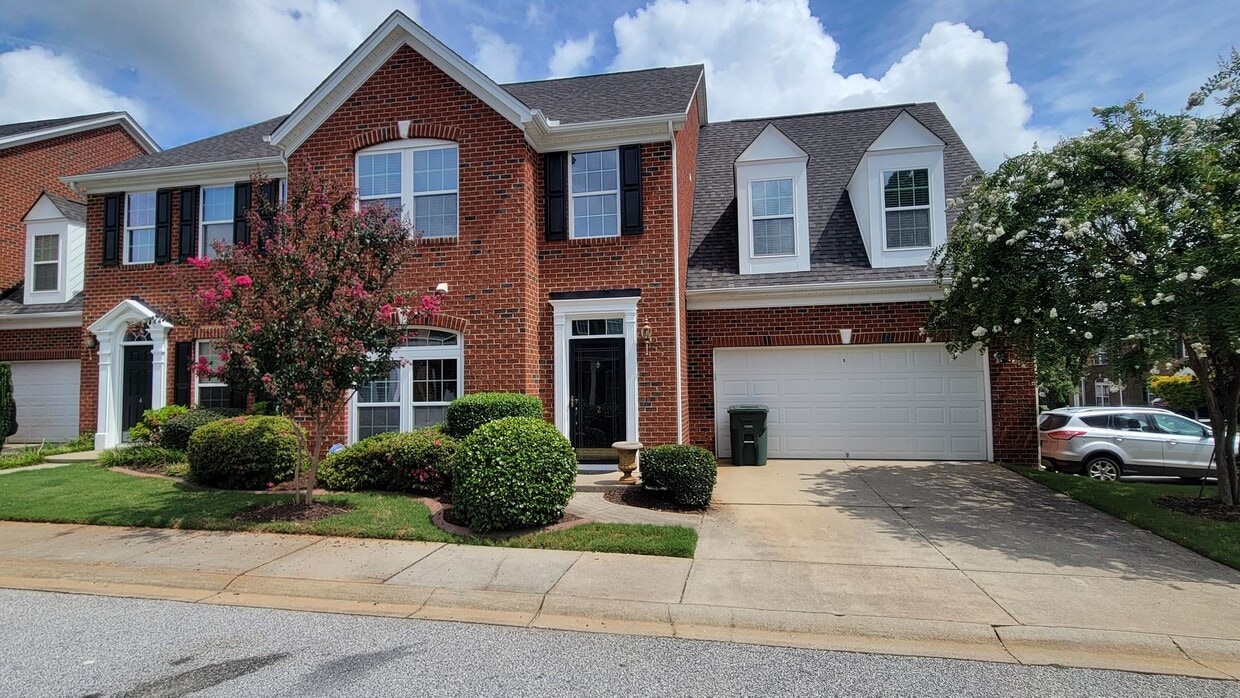 Primary Photo - 4 Bed, 3.5 Townhome in Five Forks is Available!