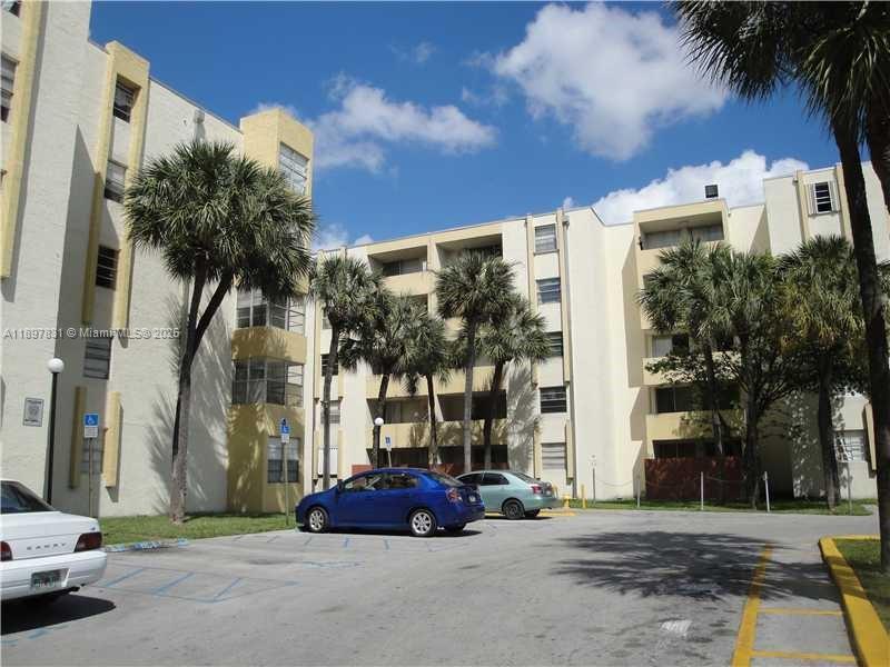 Foto principal - 10000 NW 80th Ct