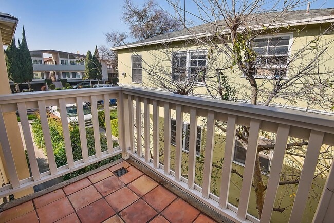 Building Photo - 1448 S Sherbourne Dr