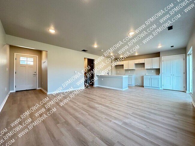 Building Photo - BRAND NEW, BEAUTIFUL FINISHES!- 3 Bedroom ...