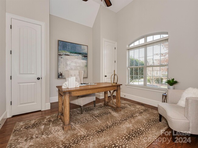 Foto del edificio - 1825 Mill Chase Ln