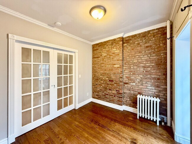 Foto del edificio - 382 E 10th St