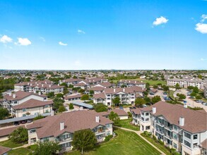 Building Photo - Republic Park Vista