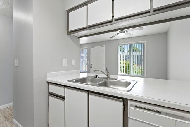 Building Photo - 2 bedroom unit. Pets OK! Lots of upgrades!...