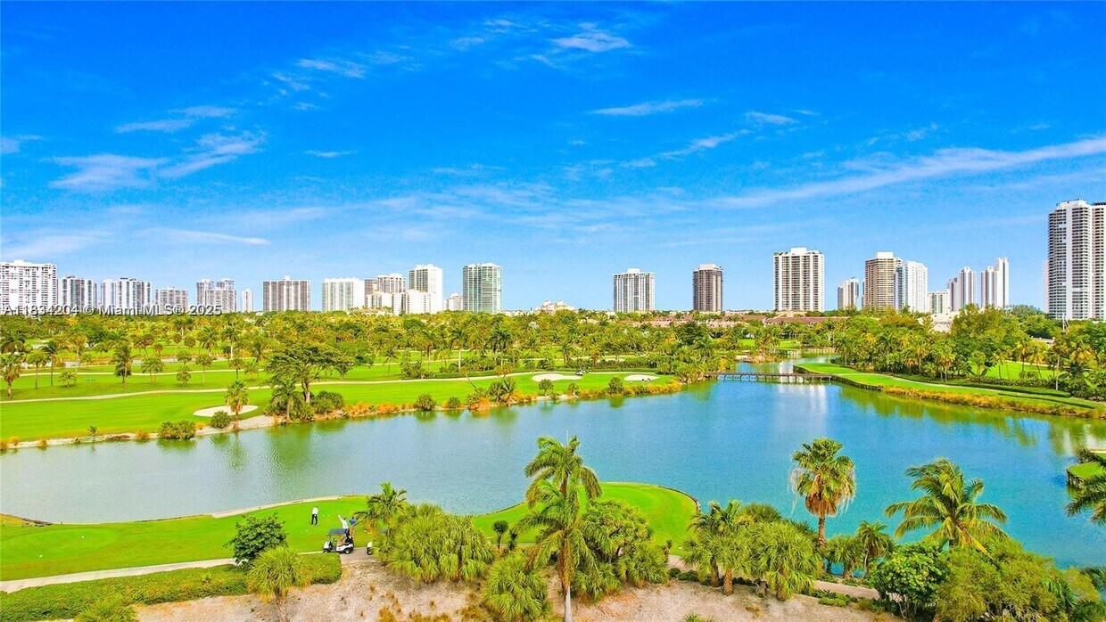 Foto principal - 19501 W Country Club Dr