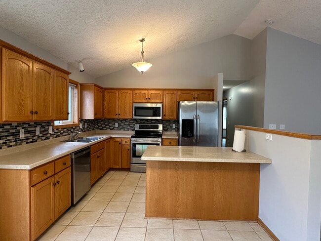 Building Photo - 6287 Fairway Dr NW