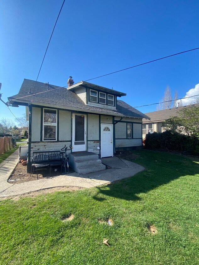 807 S 13th Ave Unit 3, Yakima, WA 98902 Room for Rent in Yakima, WA