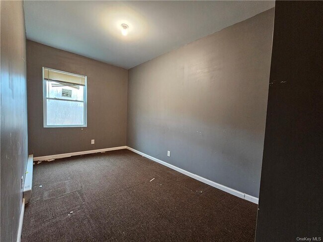 Building Photo - 14 Orange Ln