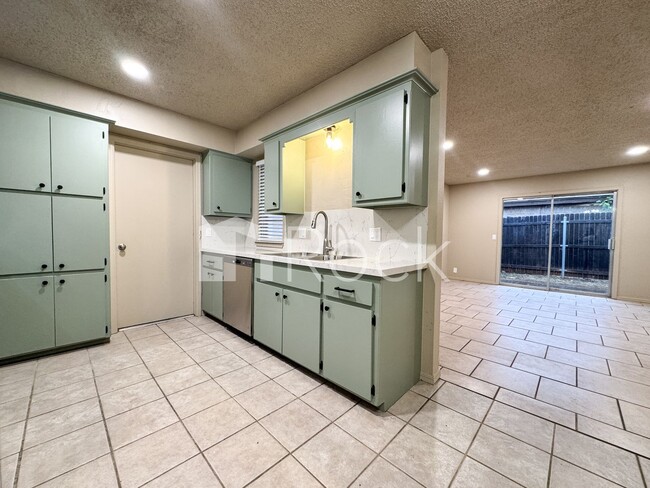 Photo - 7024 Woodlake Dr Apartment