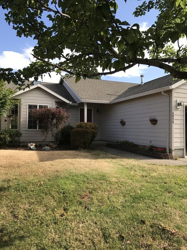 Primary Photo - 3 Bed 2 Bath House on Dead End Culdesac - ...
