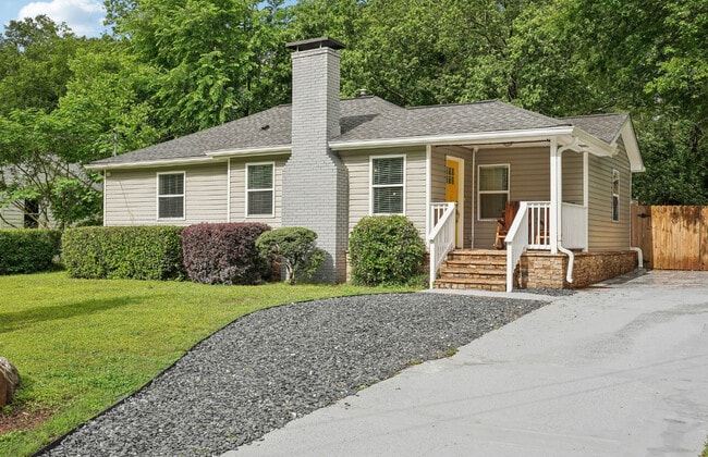 Building Photo - 1605 Wellswood Dr SE