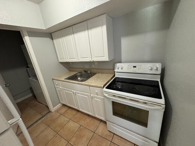 Foto del edificio - 1430 N Stacy St