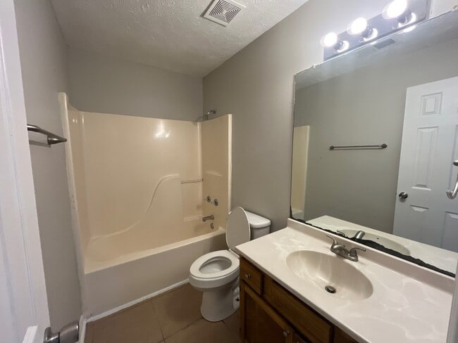 Building Photo - 35 Carlton Pl