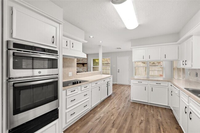 Building Photo - 11834 Oak Meadow Dr