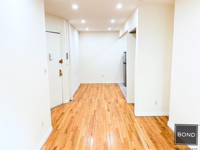 Foto del edificio - 438 E 9th St