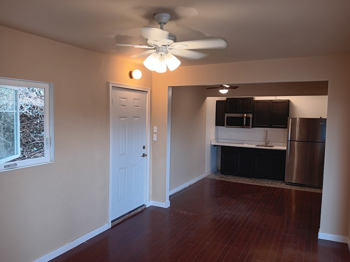 Primary Photo - 2057 Redding Ave
